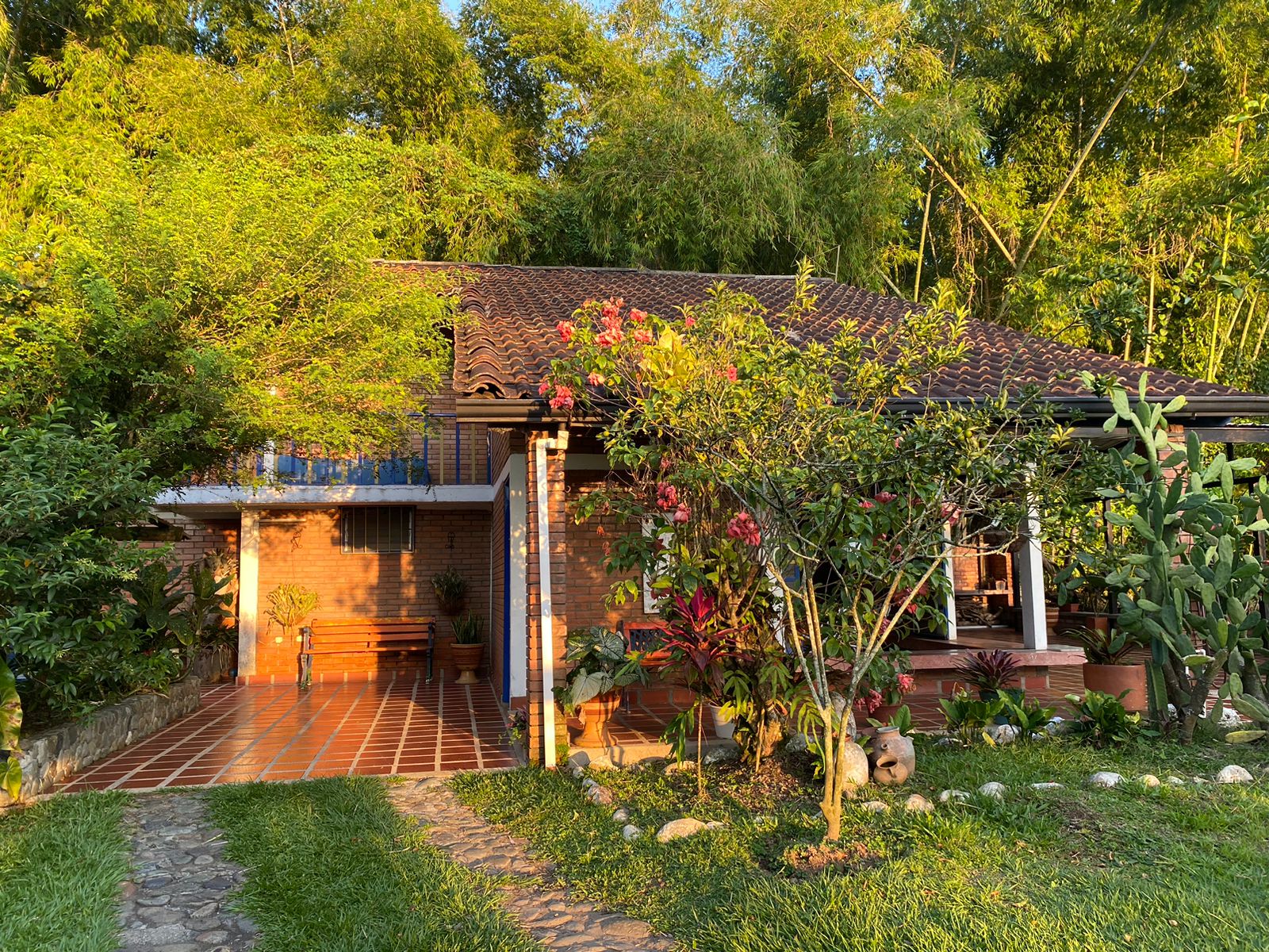 Se Vende Casa Campestre en Conjunto Cerrado entre Barcelona y Barragán