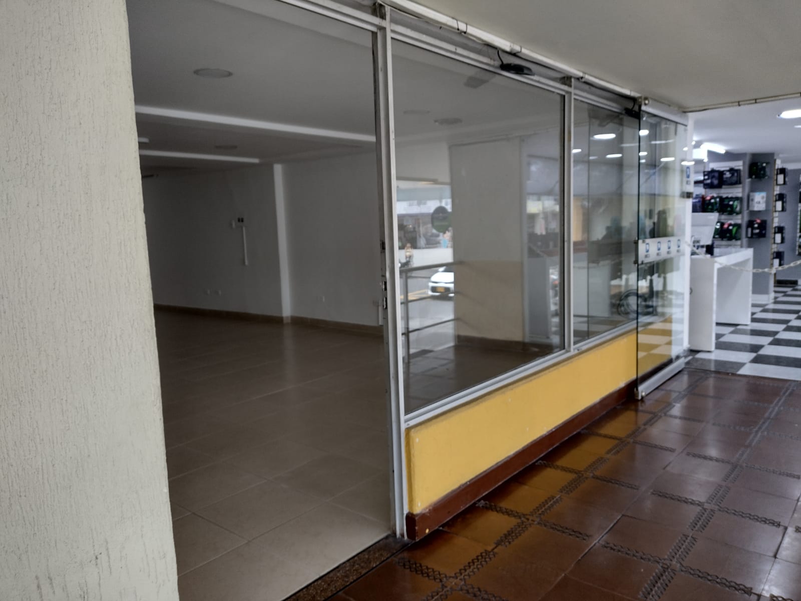 68771220220505062221 Se Vende Local en el Edificio los Andes en Armenia Quindío