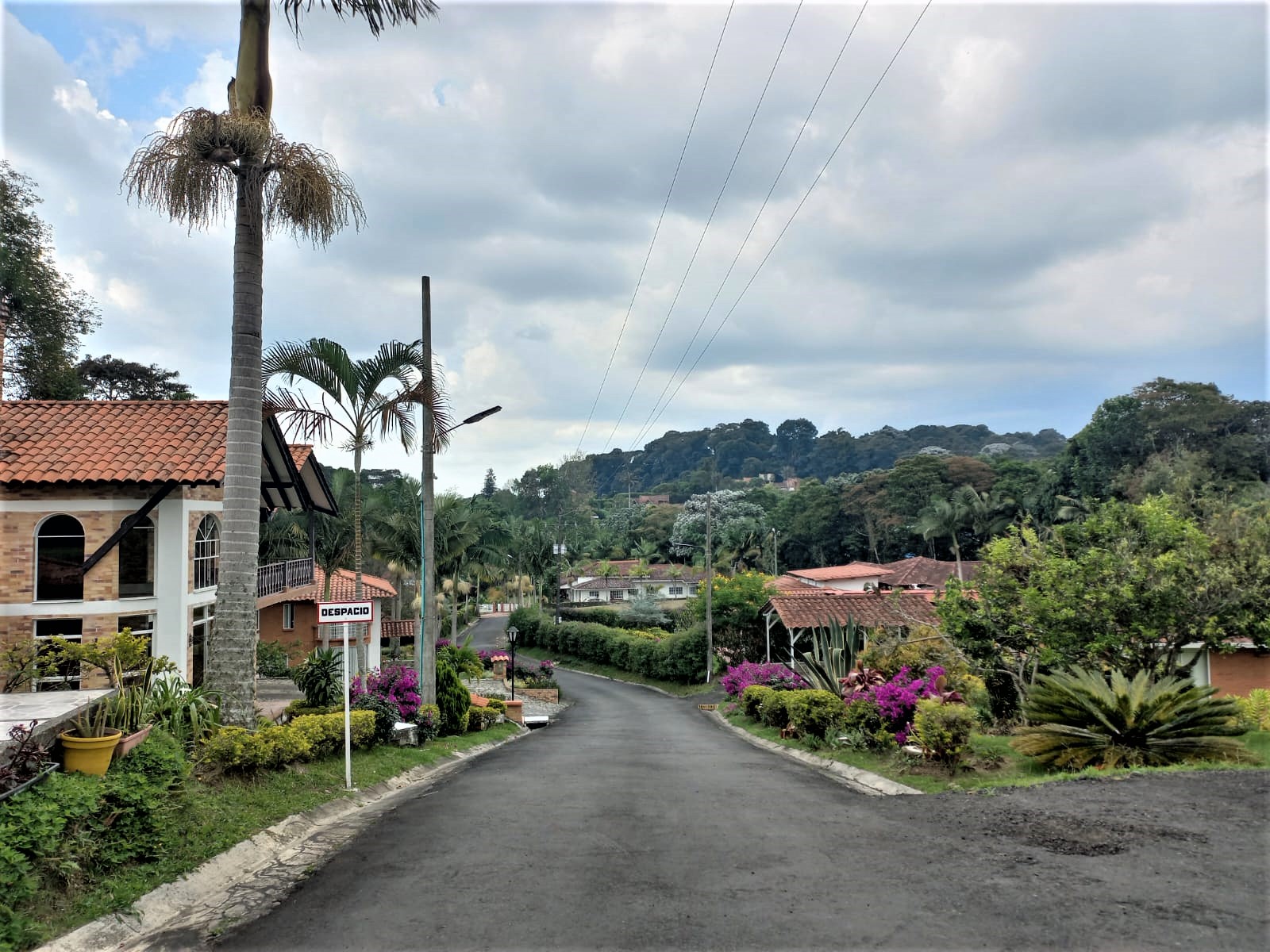 Venta de Chalet en conjunto cerrado via Armenia Pereira