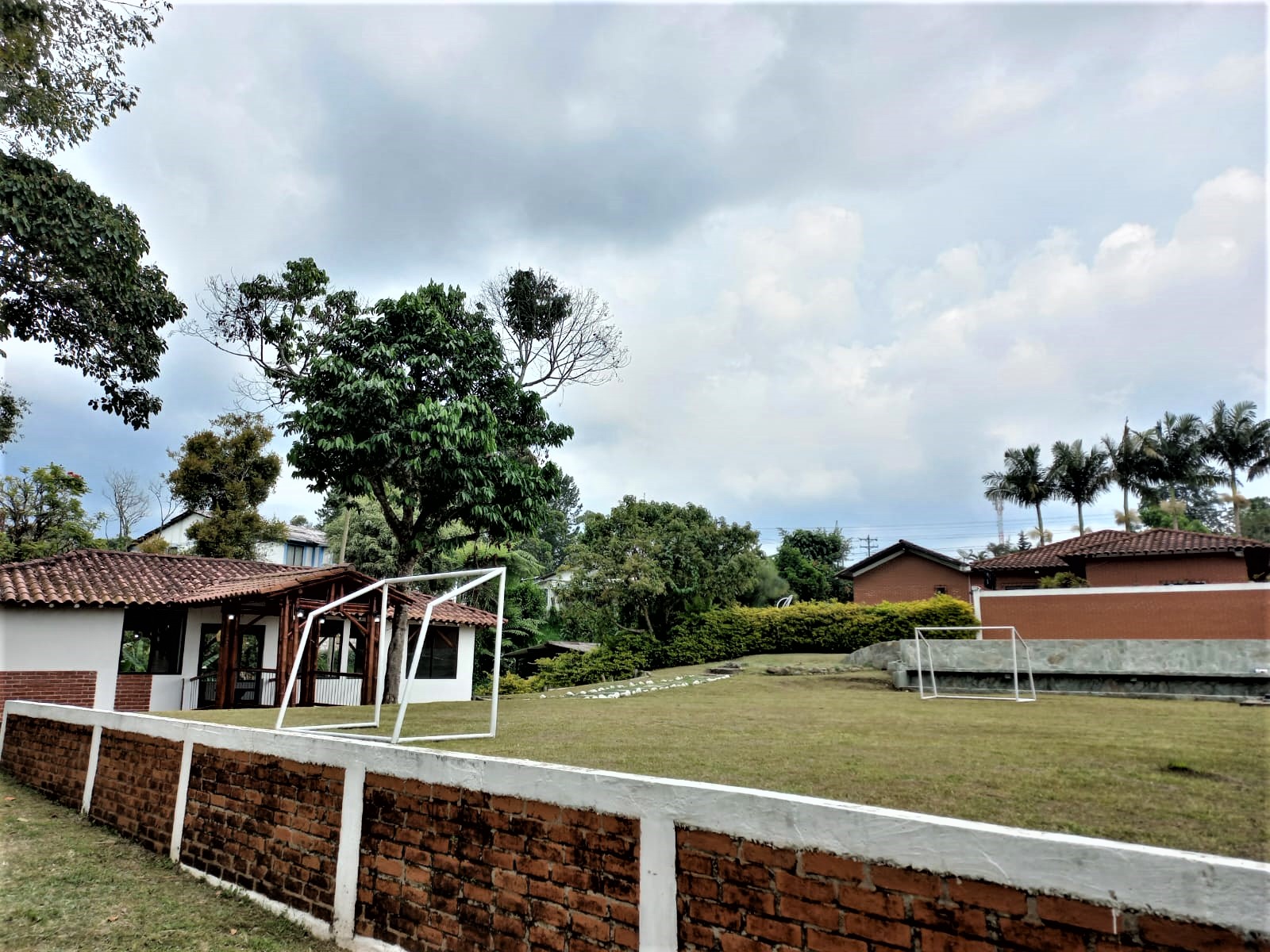 Venta de Chalet en conjunto cerrado via Armenia Pereira