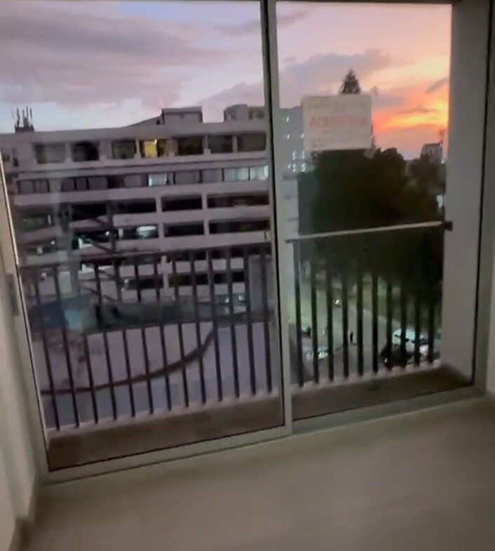 706
