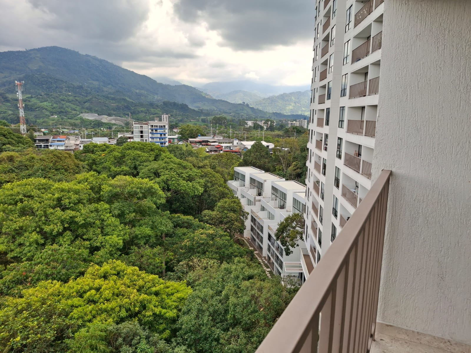 Vende  Apartamento avenida 19 norte   Foresta Armenia Quindio
