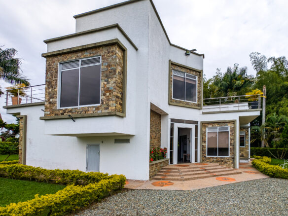 Se Vende Casa Campestre Cerca del Aeropuerto