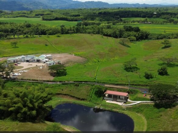 Venta de Finca en conjunto cerrado Montenegro Quindío de 28.530 m2