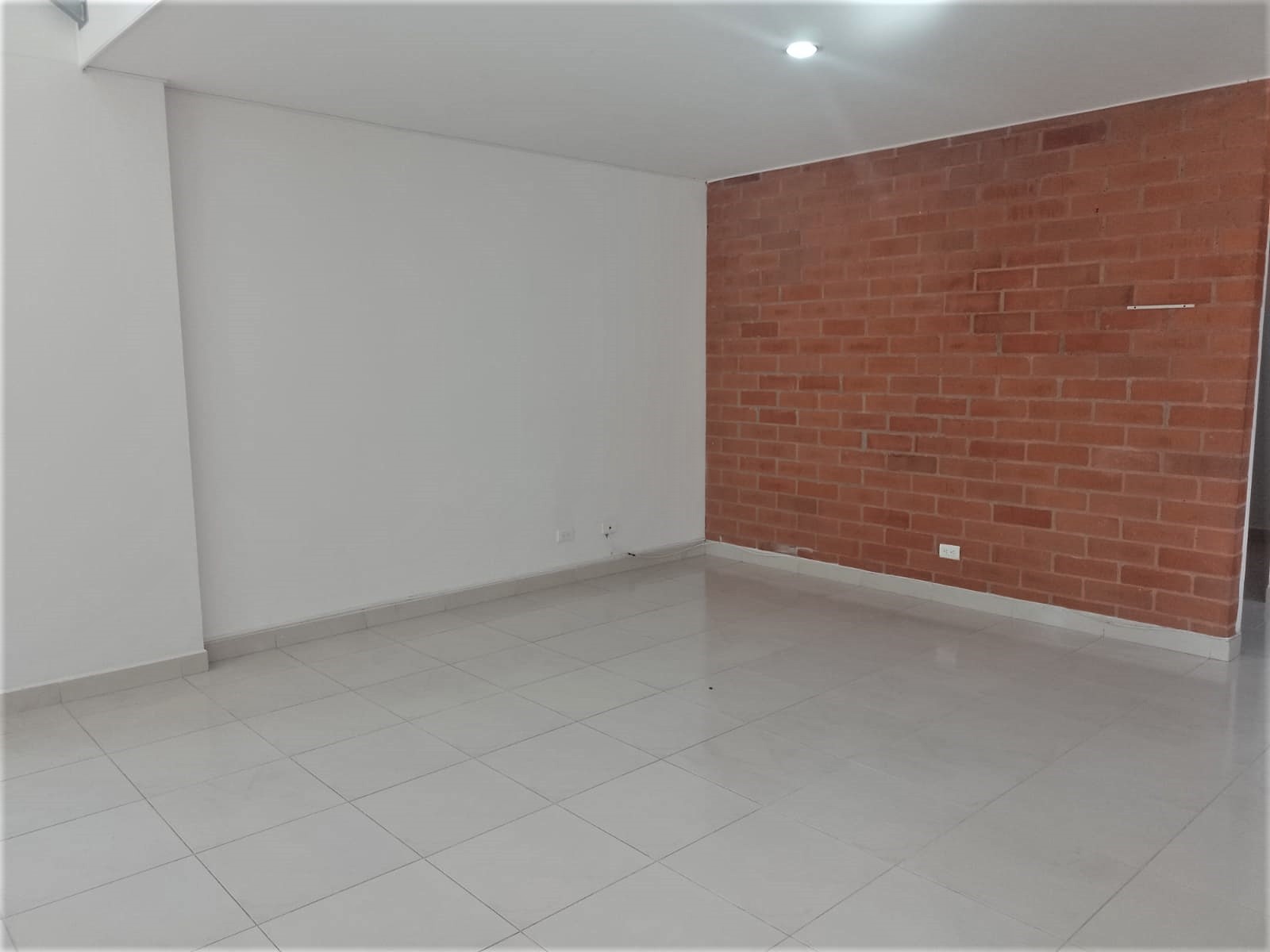 Vendo casa en conjunto cerrado via Armenia La Tebaida