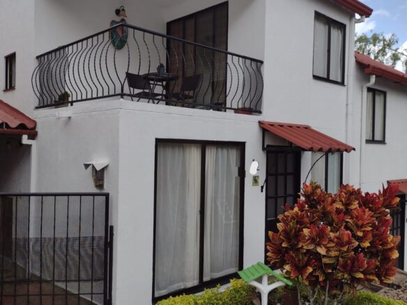 Venta casa en conjunto cerrado al Norte en Armena