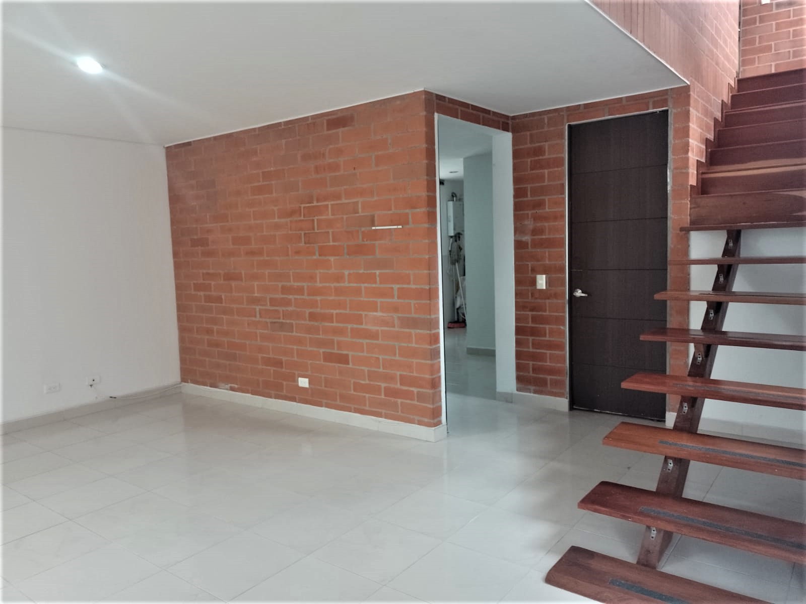 Vendo casa en conjunto cerrado via Armenia La Tebaida