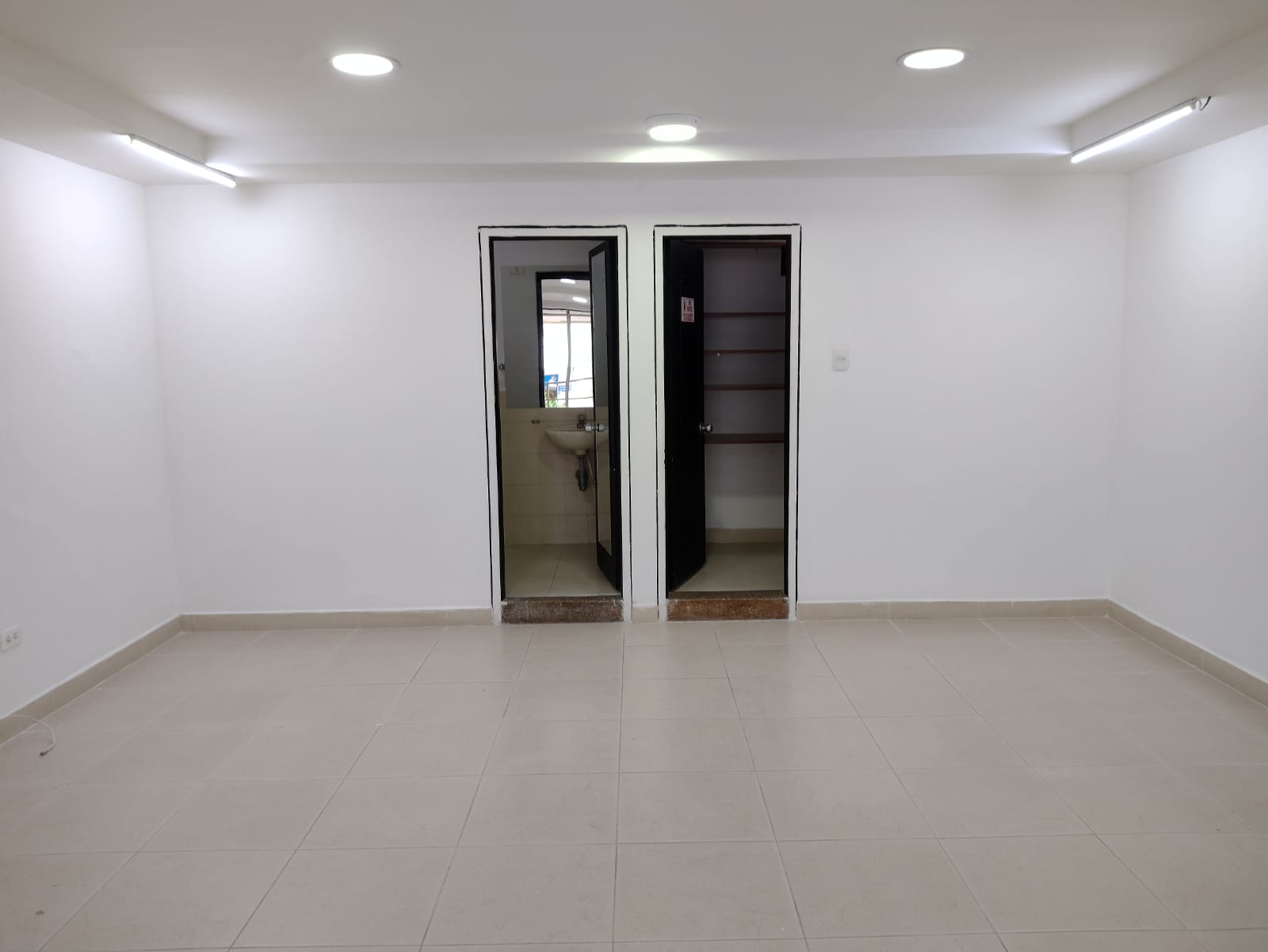 6877320220505062219 Se Vende Local en el Edificio los Andes en Armenia Quindío