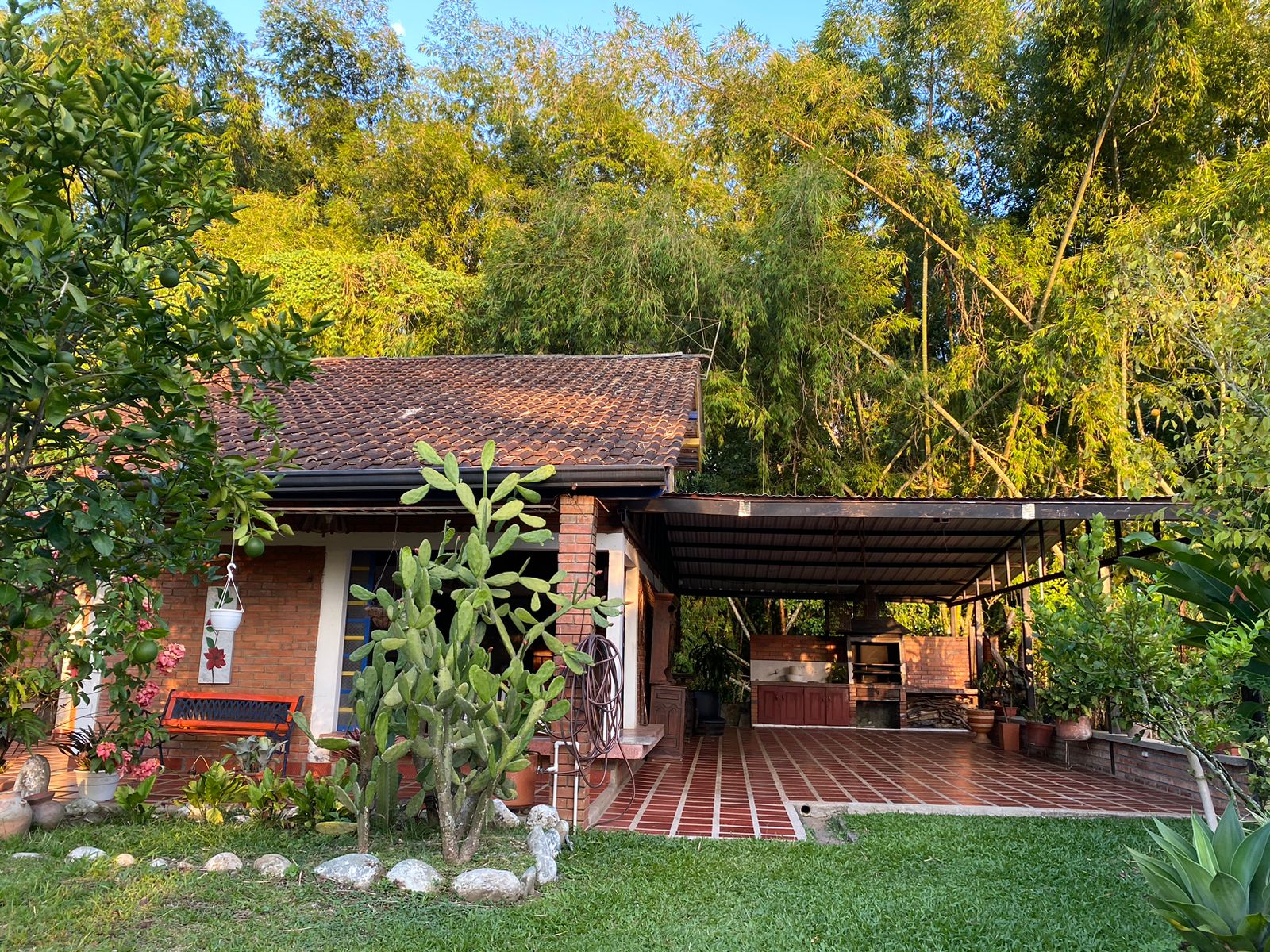 Se Vende Casa Campestre en Conjunto Cerrado entre Barcelona y Barragán