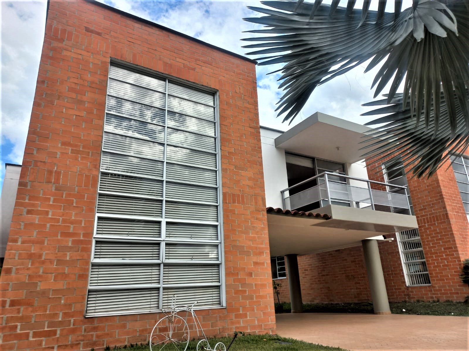 Vendo casa en conjunto cerrado via Armenia La Tebaida