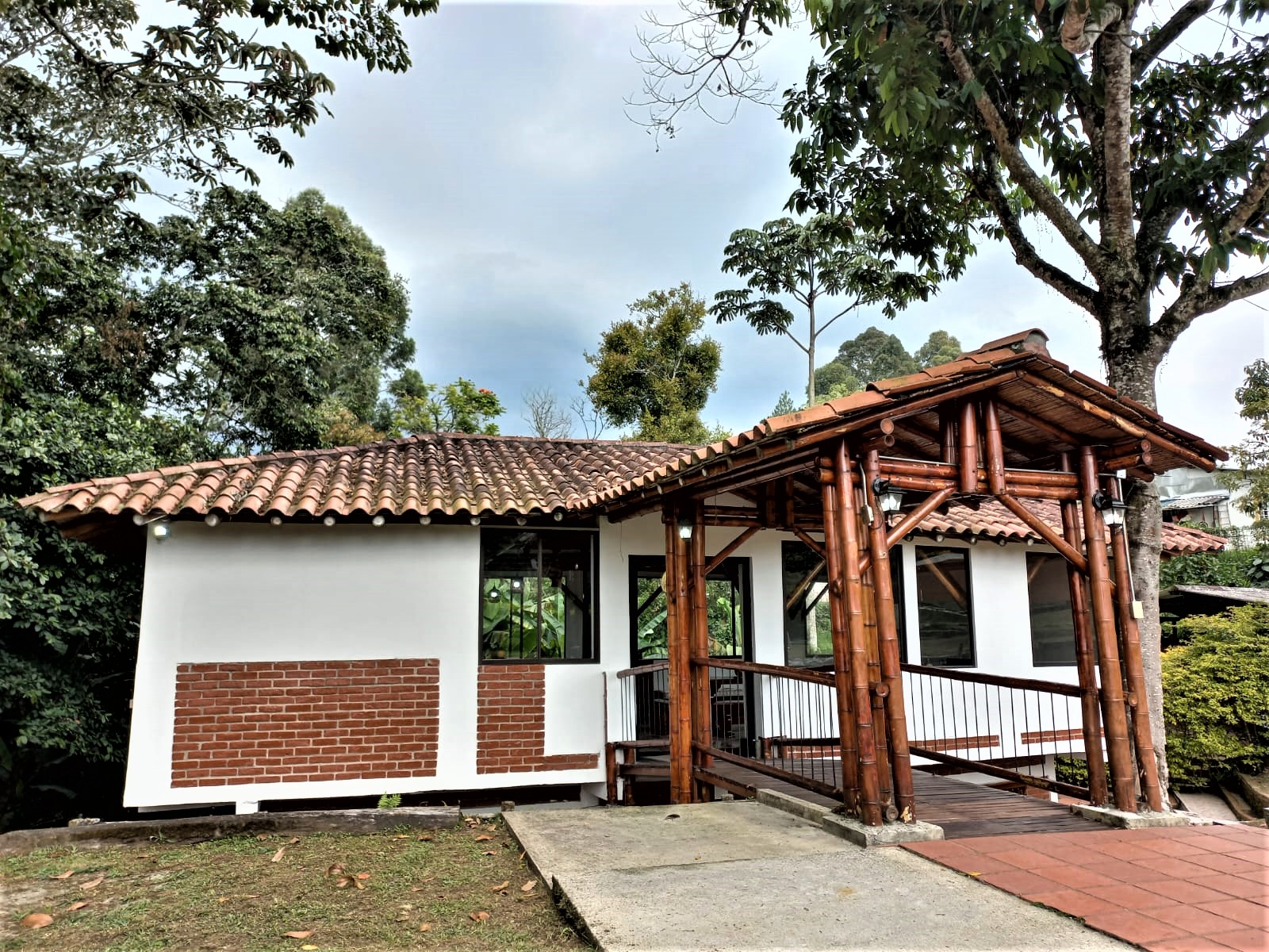 Venta de Chalet en conjunto cerrado via Armenia Pereira