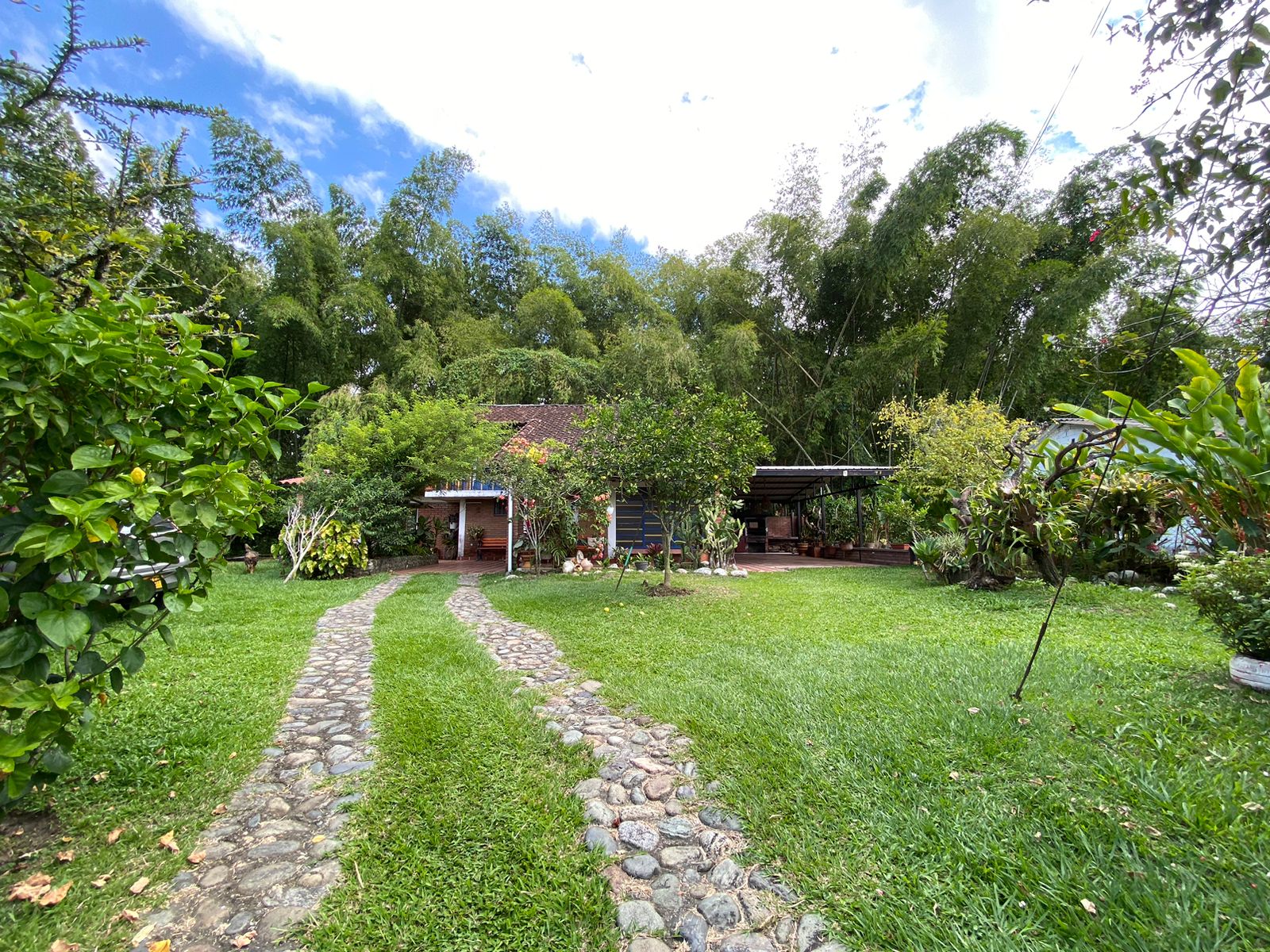 Se Vende Casa Campestre en Conjunto Cerrado entre Barcelona y Barragán