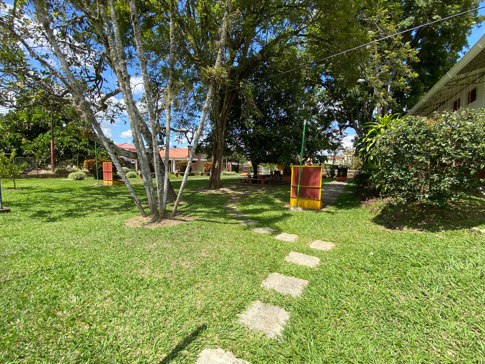 Se Vende Casa Campestre en Conjunto Cerrado entre Barcelona y Barragán