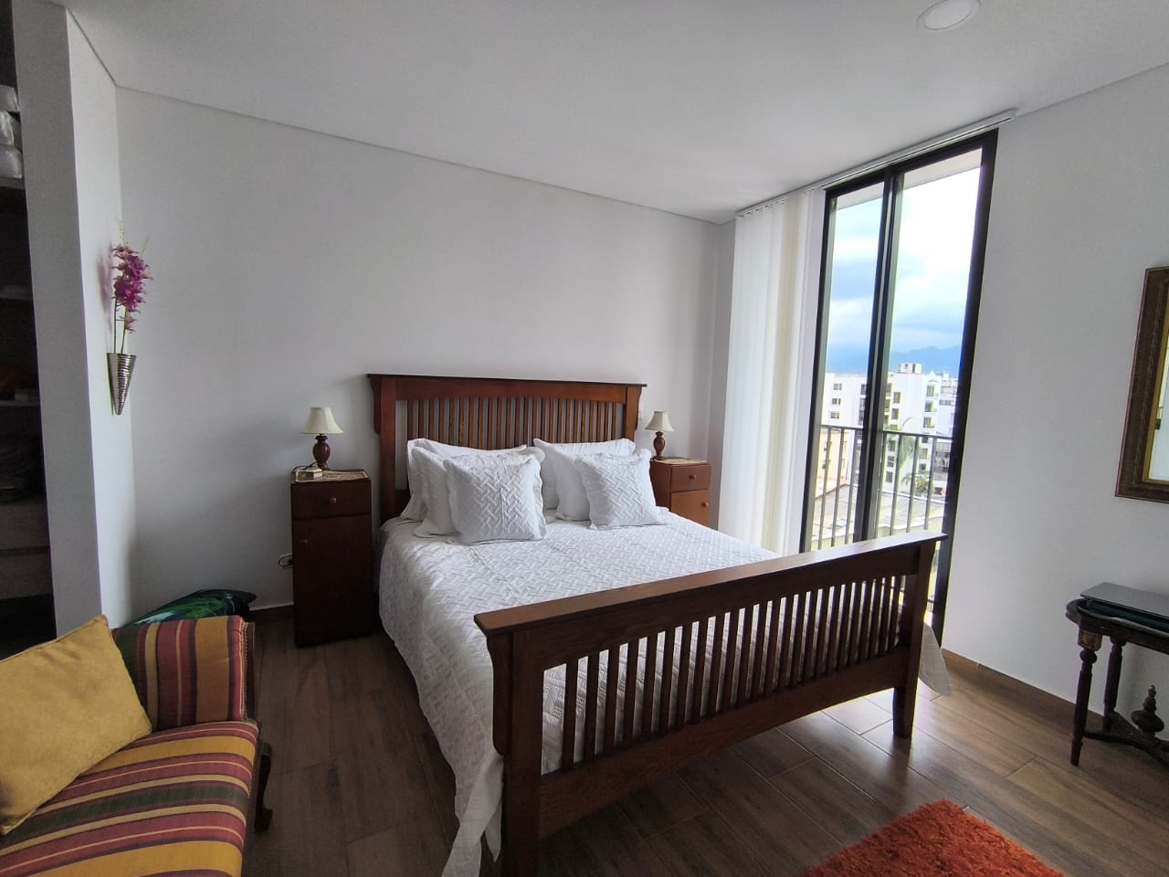 Se arrienda apartamento AMOBLADO en Armenia – Quindio. Edificio Amara.