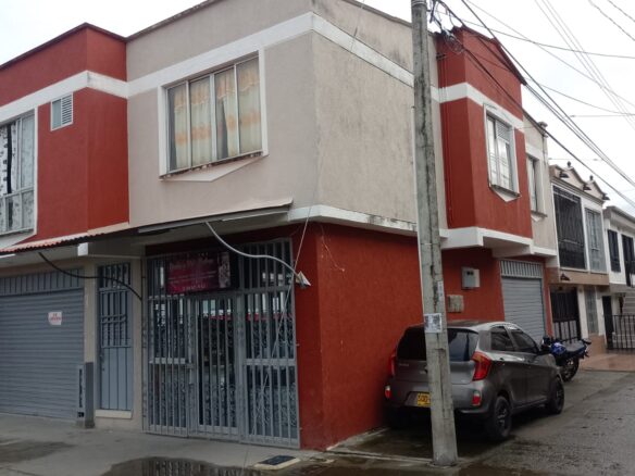 Vendo Casa Esquinera con Cuatro Rentas en el Sector de Puerto Espejo