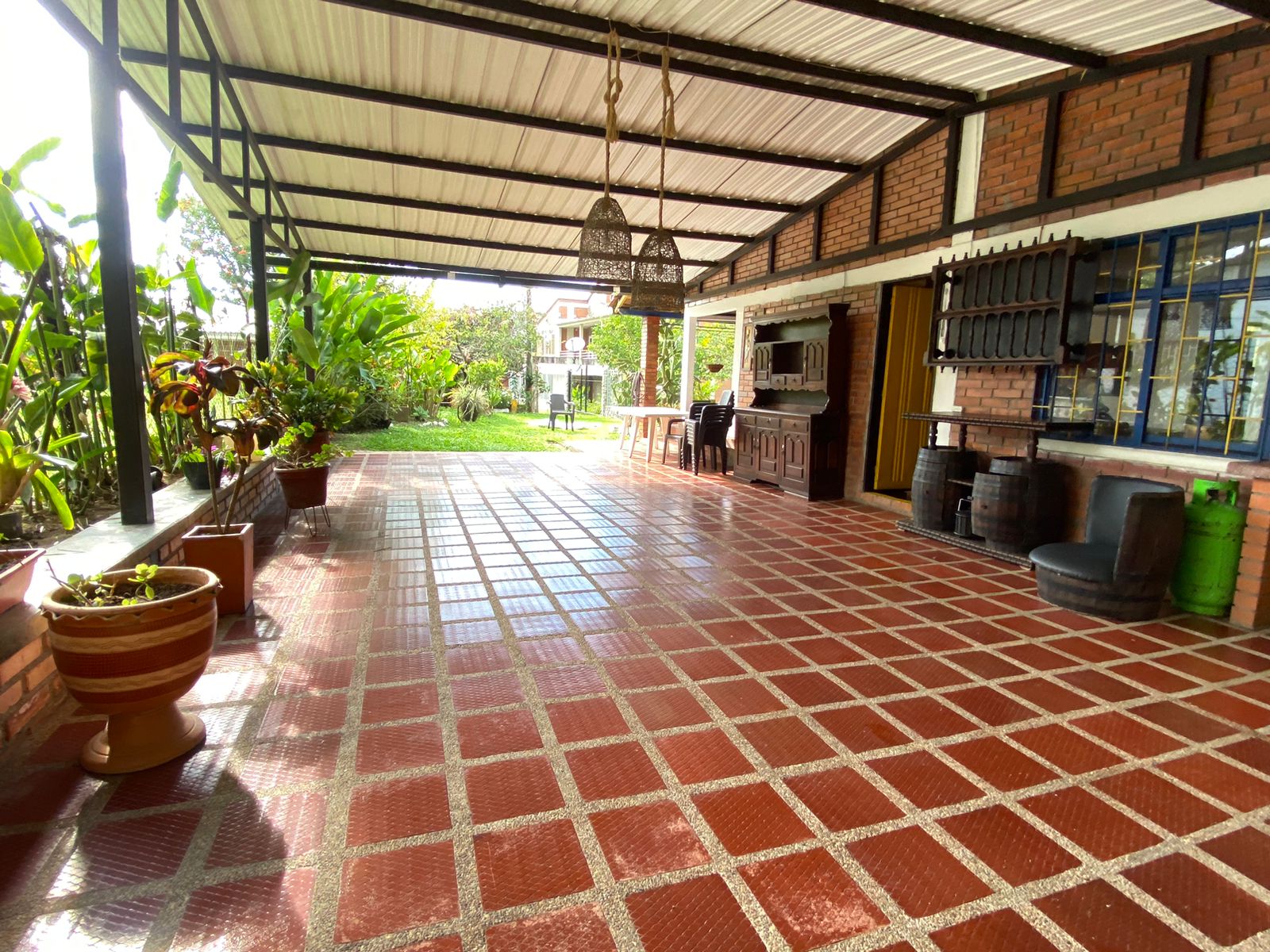 Se Vende Casa Campestre en Conjunto Cerrado entre Barcelona y Barragán