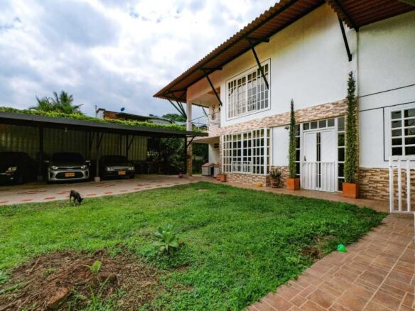 Vendo Casa Campestre Trifamiliar vía Aeropuerto El Edén del Quindío